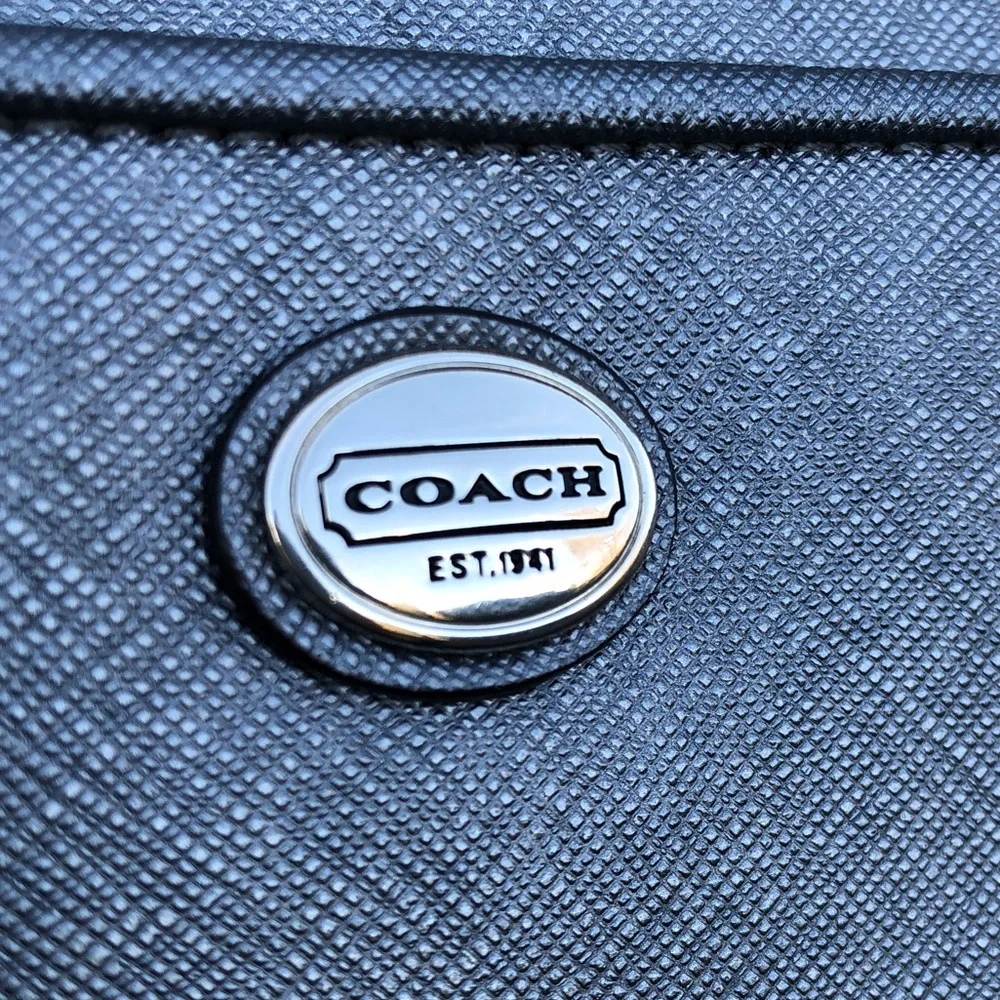 Authentic metallic silver Coach shoulder bag - Picture 4 of 8